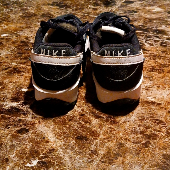 Shoes - Picture 4 of 4